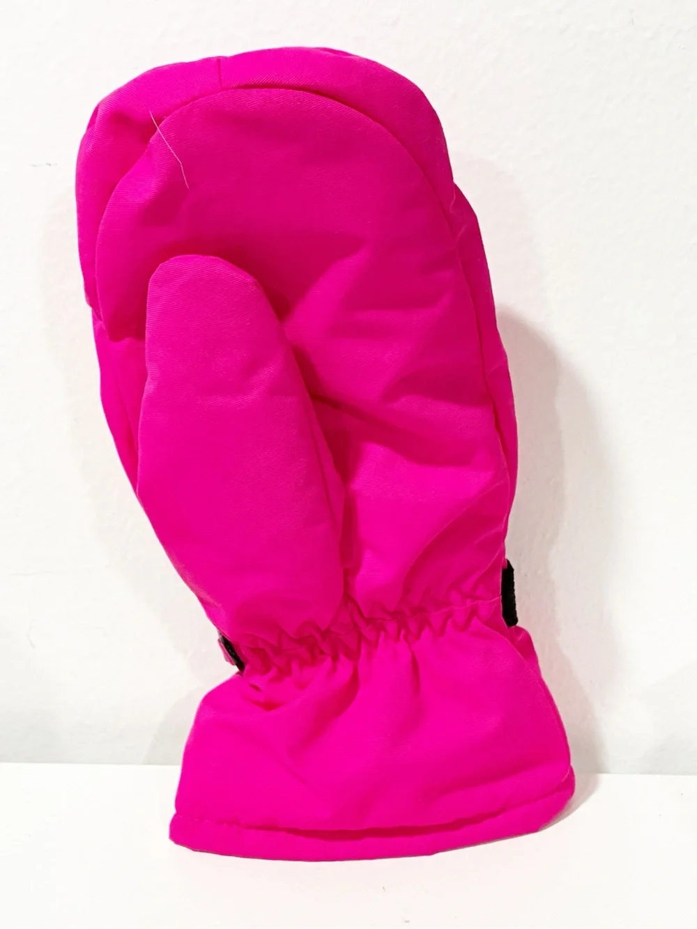 Official Dunkin' Donuts 2026 Pink Iced Coffee Mitten Glove Limited Merch Left